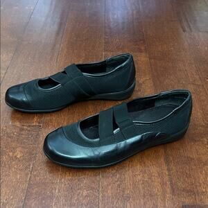 Munro Black Leather Mary Jane Flats with Elastic Straps, Size 10W